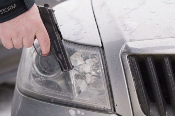 В Челнах мужчину ранили из травмата в подъезде дома В Челнах мужчину ранили из травмата в подъезде дома