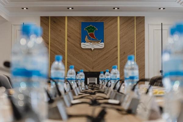 «Когда я только пришел в Челны, мне предложили: давайте начнем с ремонта мэрии. Я говорю: «А что, это самое срочное что ли?» «Когда я только пришел в Челны, мне предложили: давайте начнем с ремонта мэрии. Я говорю: «А что, это самое срочное что ли?»