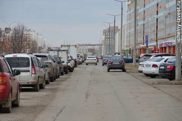 &laquo;Грязюка, запаркованность&raquo;: в Челнах воспретят оставлять машинки на проспектах