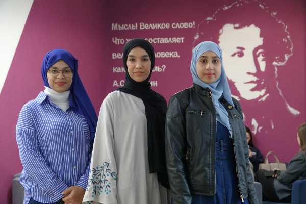 &laquo;Нравятся слова &laquo;өчпочмак&raquo; и &laquo;пельмени&raquo;: студентки из Алжира приехали в Челны по обмену