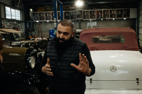 «Из города Москва звонят по причине этой машинки, но я не отдам. Я чувствую, это не настоящие ценители» «Из города Москва звонят по причине этой машинки, но я не отдам. Я чувствую, это не настоящие ценители»