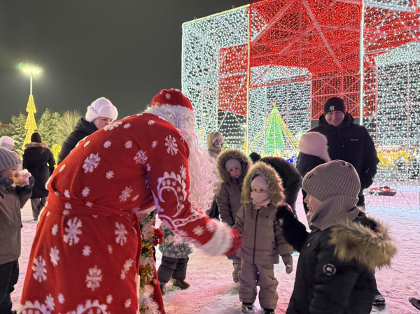Челны отгуляли Старый Новый год: сегодня начнется демонтаж елки