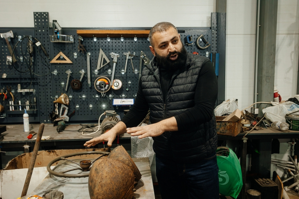 «Из города Москва звонят по причине этой машинки, но я не отдам. Я чувствую, это не настоящие ценители» «Из города Москва звонят по причине этой машинки, но я не отдам. Я чувствую, это не настоящие ценители»