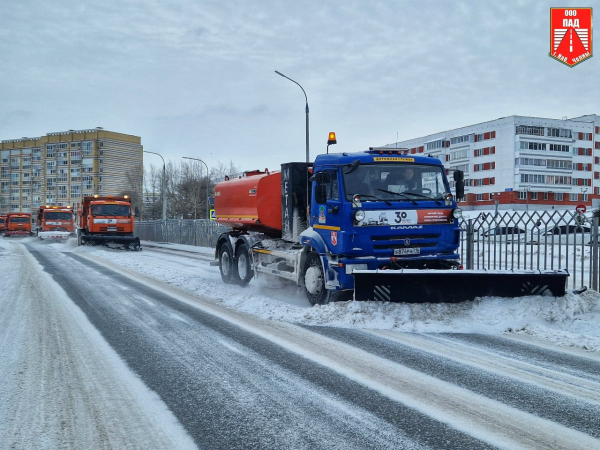Снежный фронт в Челнах: коммунальщики усилили уборку улиц Снежный фронт в Челнах: коммунальщики усилили уборку улиц