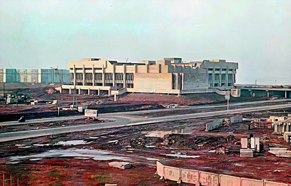 «Когда я только пришел в Челны, мне предложили: давайте начнем с ремонта мэрии. Я говорю: «А что, это самое срочное что ли?» «Когда я только пришел в Челны, мне предложили: давайте начнем с ремонта мэрии. Я говорю: «А что, это самое срочное что ли?»