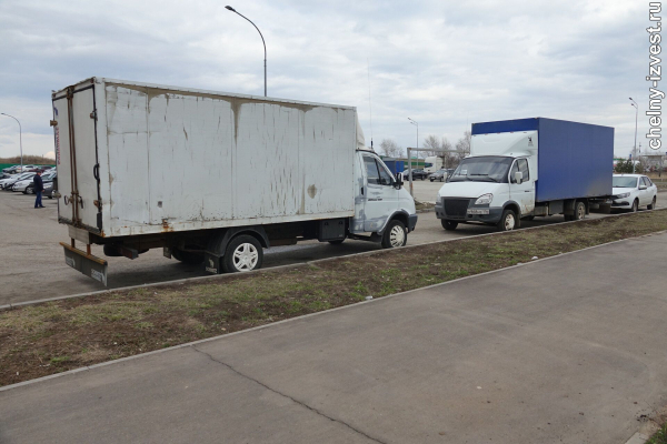 &laquo;Грязюка, запаркованность&raquo;: в Челнах воспретят оставлять машинки на проспектах