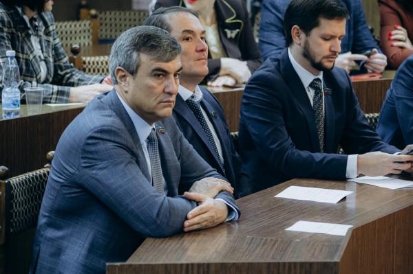 «Мы под бой кремлевских часов ходили находили малыша, который потерялся на ели. Слава Богу, обнаружили» «Мы под бой кремлевских часов ходили находили малыша, который потерялся на ели. Слава Богу, обнаружили»