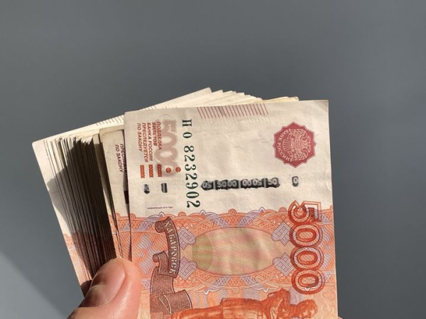 Колебание выручило накопления: 89-летняя челнинка чуть не лишилась 200 тысяч рублей