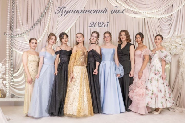 В Пушкинском лицее Челнов прошел бал: красивые наряды учеников 6-го класса
