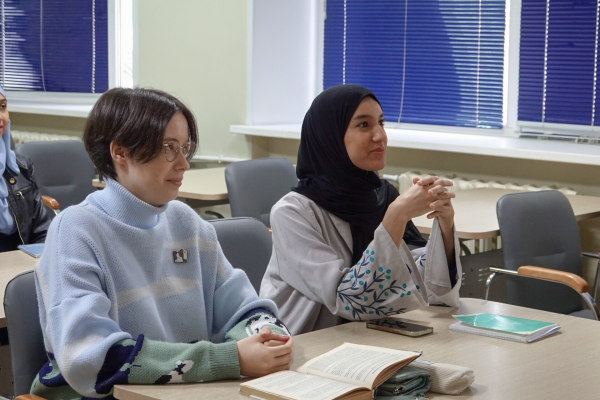 &laquo;Нравятся слова &laquo;өчпочмак&raquo; и &laquo;пельмени&raquo;: студентки из Алжира приехали в Челны по обмену