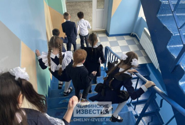 Девять школ Челнов получили &laquo;Символ качества&raquo; Федеральной службы по надзору в сфере образования и науки Рф