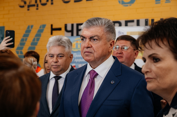 «Куда глядит глава города? Туда и глядит, как раз вместе с вами следит, как без стыда и совести все это случается» «Куда глядит глава города? Туда и глядит, как раз вместе с вами следит, как без стыда и совести все это случается»