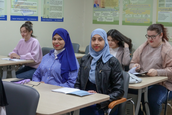 &laquo;Нравятся слова &laquo;өчпочмак&raquo; и &laquo;пельмени&raquo;: студентки из Алжира приехали в Челны по обмену