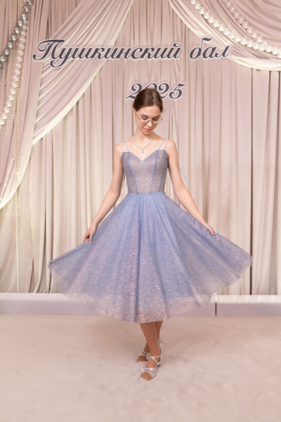 В Пушкинском лицее Челнов прошел бал: красивые наряды учеников 6-го класса