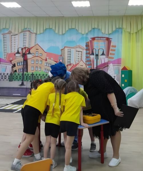 Челнинские дети анализируют правила дорожного движения Челнинские дети анализируют правила дорожного движения