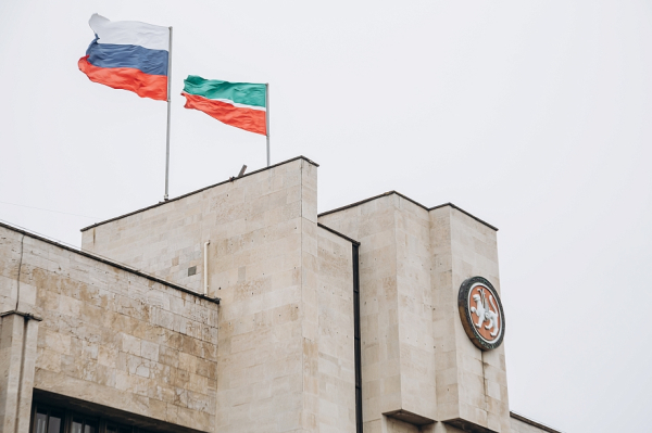 «Куда глядит глава города? Туда и глядит, как раз вместе с вами следит, как без стыда и совести все это случается» «Куда глядит глава города? Туда и глядит, как раз вместе с вами следит, как без стыда и совести все это случается»