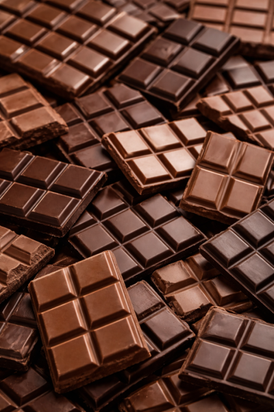 В Челнах «сладкая парочка» вынесла из магазина 113 плиток шоколада В Челнах «сладкая парочка» вынесла из магазина 113 плиток шоколада