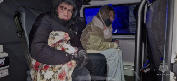 Под Нижнекамском спасатели эвакуировали людей, которые съехали на снегоходе в овраг Под Нижнекамском спасатели эвакуировали людей, которые съехали на снегоходе в овраг