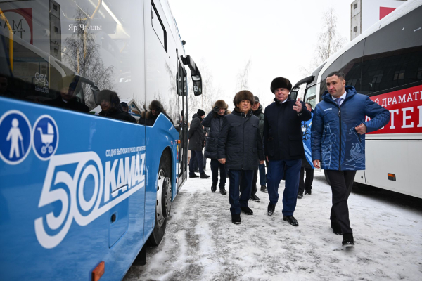 Минниханов в Челнах: &laquo;Без трамвая нельзя, без мед кадров нереально!&raquo;