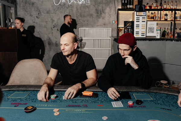 Покер, эмоции и дружба: настоящая жизнь челнинского покер-клуба очами корреспондента Покер, эмоции и дружба: настоящая жизнь челнинского покер-клуба очами корреспондента