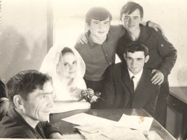 Парад любви: в Набережных Челнах чествуют свадебных юбиляров 