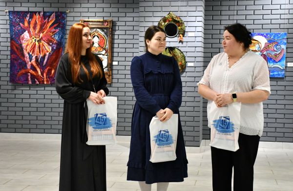 &laquo;Лес сказаний&raquo;: в Набережных Челнах началась выставка местных живописцев 