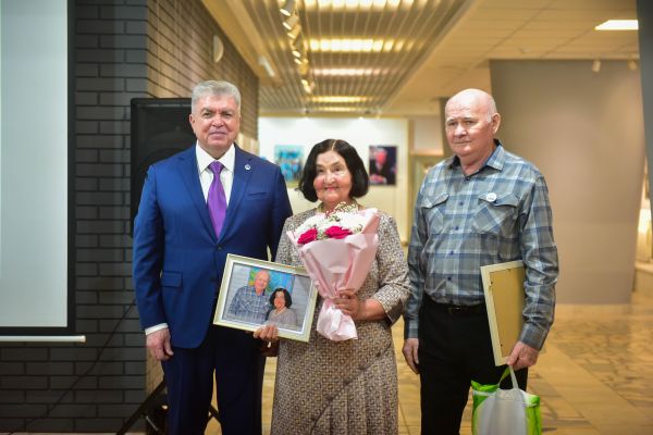 Парад любви: в Набережных Челнах чествуют свадебных юбиляров 