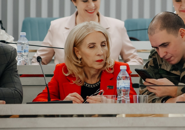 &laquo;Я ответил на вопрос, который тебе задавали? Все, что полегче &ndash; я отвечу. Что сложнее &ndash; давай ты&raquo; 