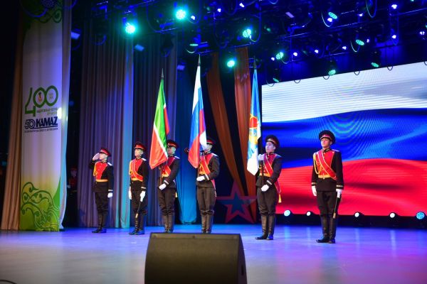 В Набережных Челнах одарили военных 