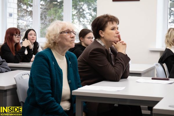 Мать Героя Рф Ольга Чебнева и участник СВО Тимур Нусратов провели уроки мужества 