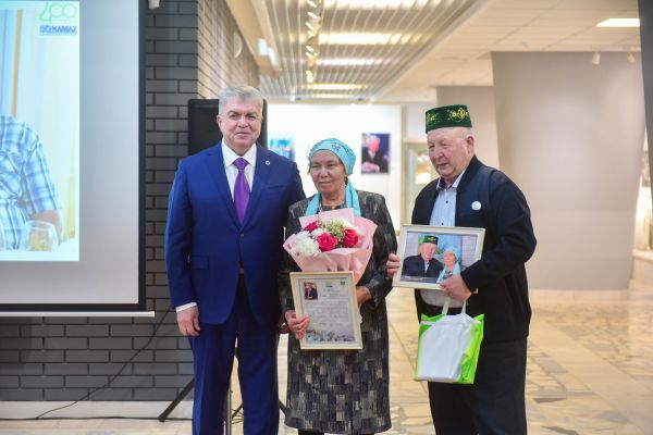 Парад любви: в Набережных Челнах чествуют свадебных юбиляров 