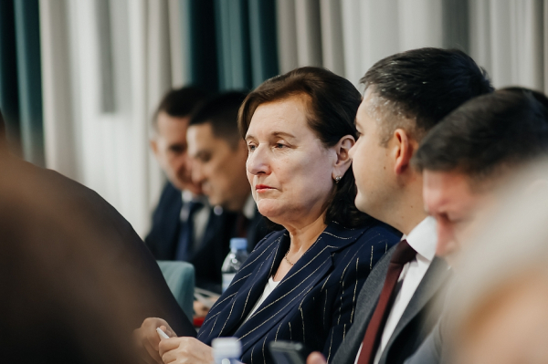 &laquo;Я ответил на вопрос, который тебе задавали? Все, что полегче &ndash; я отвечу. Что сложнее &ndash; давай ты&raquo; 