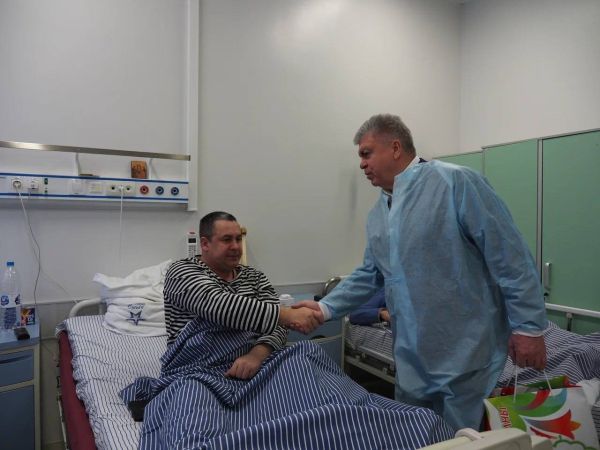 Наиль Магдеев посетил покалеченых бойцов в Военно‑мед академии имени Кирова Наиль Магдеев посетил покалеченых бойцов в Военно‑мед академии имени Кирова