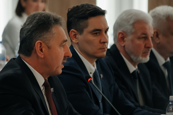 &laquo;Я ответил на вопрос, который тебе задавали? Все, что полегче &ndash; я отвечу. Что сложнее &ndash; давай ты&raquo; 