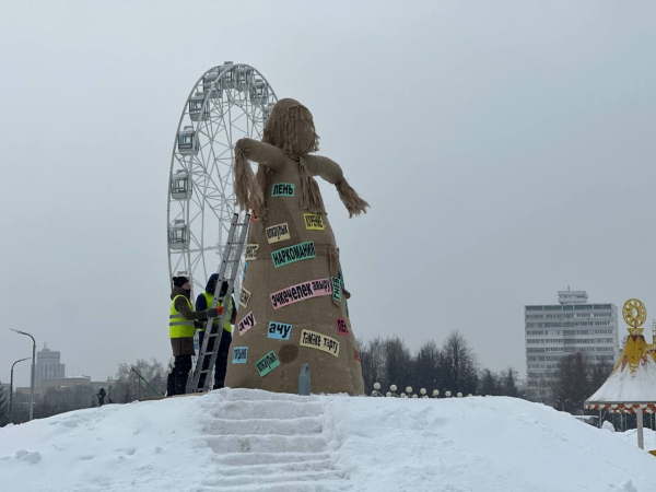 Блины и сжигание чучела: как в Набережных Челнах гуляют Масленицу