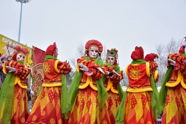 Гимн весне: в Набережных Челнах празднуют Широкую Масленицу Гимн весне: в Набережных Челнах празднуют Широкую Масленицу