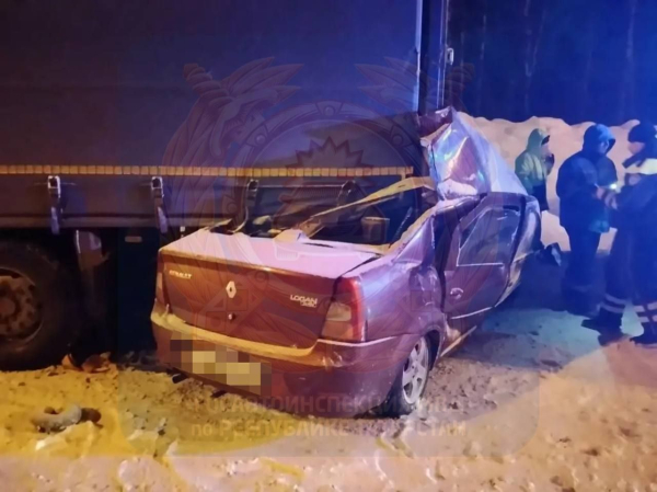 Залетела под грузовой автомобиль: в Татарстане погибла женщина-шофер Залетела под грузовой автомобиль: в Татарстане погибла женщина-шофер