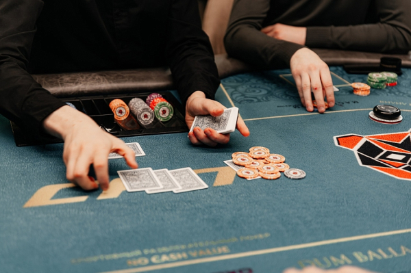 Покер, эмоции и дружба: настоящая жизнь челнинского покер-клуба очами корреспондента Покер, эмоции и дружба: настоящая жизнь челнинского покер-клуба очами корреспондента