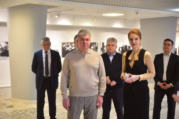 Наиль Магдеев посетил выставку, посвященную 50‑летию выпуска первого серийного КАМАЗа Наиль Магдеев посетил выставку, посвященную 50‑летию выпуска первого серийного КАМАЗа