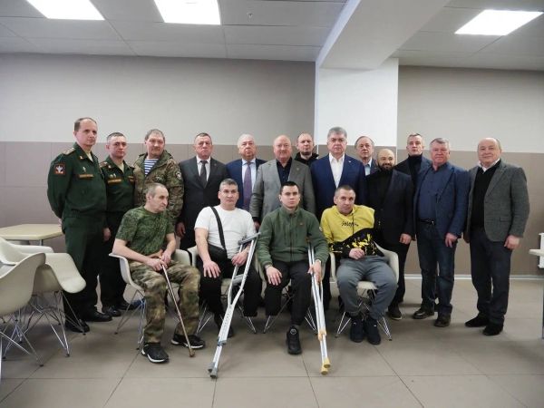 Наиль Магдеев посетил покалеченых бойцов в Военно‑мед академии имени Кирова Наиль Магдеев посетил покалеченых бойцов в Военно‑мед академии имени Кирова