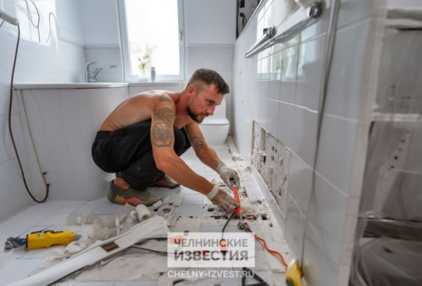 Челнинец пробил стену квартиры и получил штраф Челнинец пробил стену квартиры и получил штраф