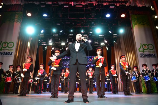 В Набережных Челнах одарили военных 