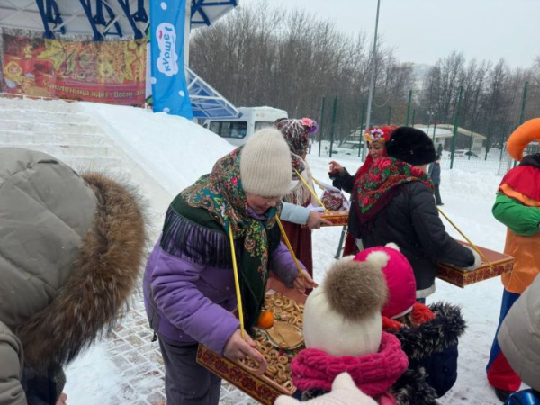 Блины и сжигание чучела: как в Набережных Челнах гуляют Масленицу