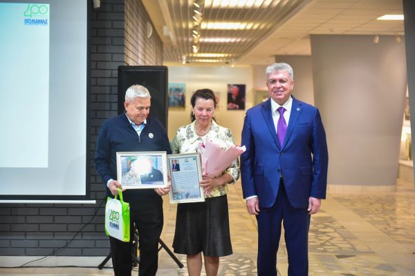 Парад любви: в Набережных Челнах чествуют свадебных юбиляров 