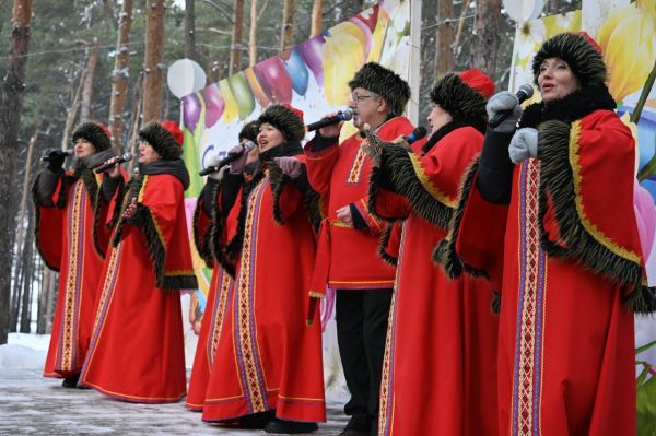 Гимн весне: в Набережных Челнах празднуют Широкую Масленицу Гимн весне: в Набережных Челнах празднуют Широкую Масленицу