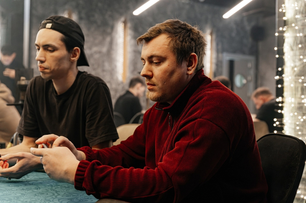 Покер, эмоции и дружба: настоящая жизнь челнинского покер-клуба очами корреспондента Покер, эмоции и дружба: настоящая жизнь челнинского покер-клуба очами корреспондента