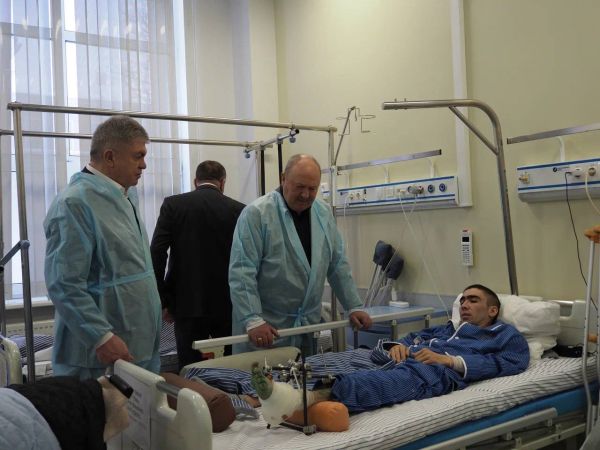 Наиль Магдеев посетил покалеченых бойцов в Военно‑мед академии имени Кирова Наиль Магдеев посетил покалеченых бойцов в Военно‑мед академии имени Кирова