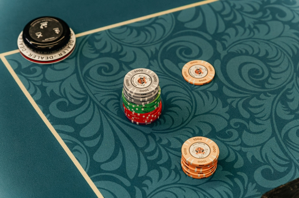 Покер, эмоции и дружба: настоящая жизнь челнинского покер-клуба очами корреспондента Покер, эмоции и дружба: настоящая жизнь челнинского покер-клуба очами корреспондента