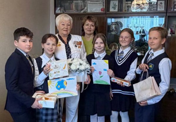 Урок живой истории &ndash; в Набережных Челнах тимуровцы навестили блокадницу 