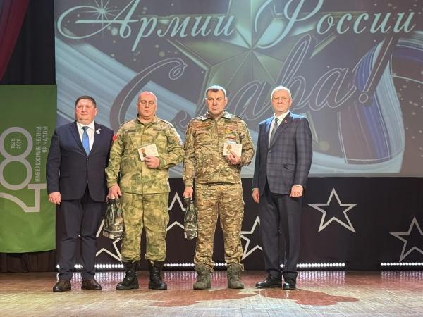 «Армии России – слава!»: во Дворце культуры «КАМАЗ» состоялся праздничный концерт «Армии России – слава!»: во Дворце культуры «КАМАЗ» состоялся праздничный концерт